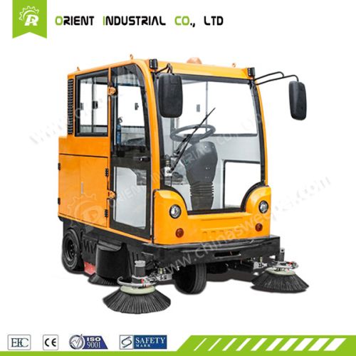 Industrial Electric Tractor Cleaning Machine, Tank Capacity : 50
