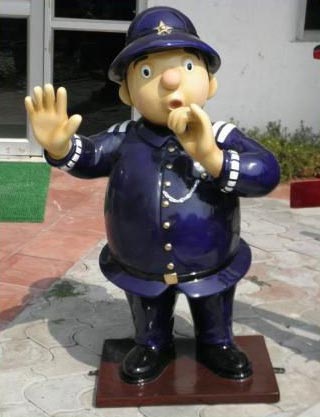 Polished Ceramic Mr. Plod Sculpture, For Garden, Gifting, Packaging Type : Carton Box, Thermocol Box