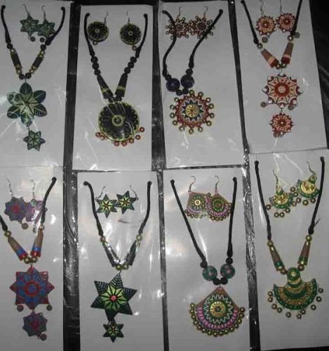 Polished Terracotta Pendant Set, Packaging Type : Fabric Bag, Plastic Box, Plastic Packet, Wooden Box