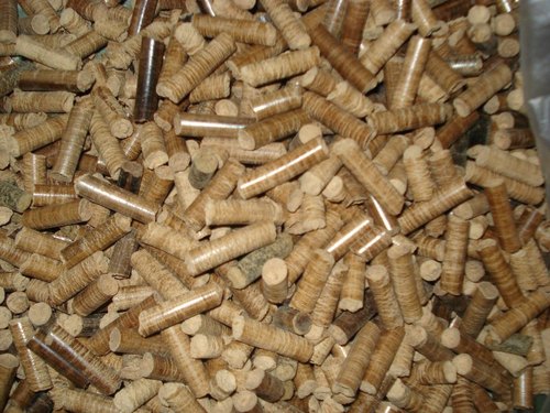 Wood Pellets, Size in mm : 6 -8 mm