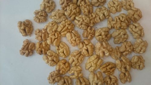 Walnut kernels 28-30mm, Packaging Type : light
