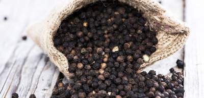 Black pepper, Shelf Life : 1 Year