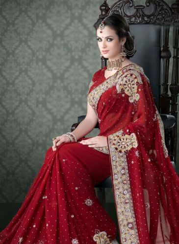 Embroidered Bridal Sarees, Technics : Attractive Pattern