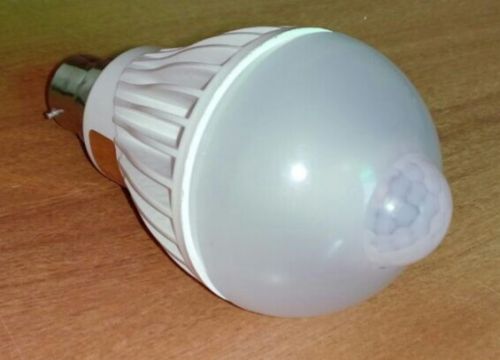 INDIUM Motion Sensor LED Light