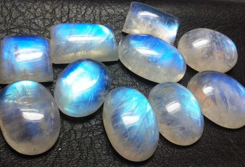 Pumpkin International White Rainbow Moonstone