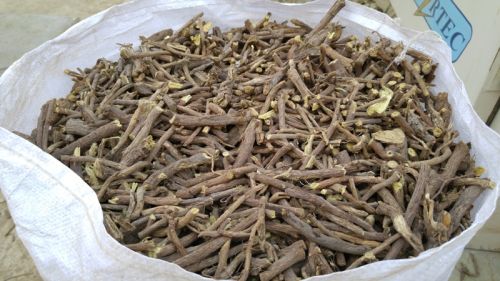 Semi Selected Licorice Roots, For Extracting Sweet Flavor, Style : Dried