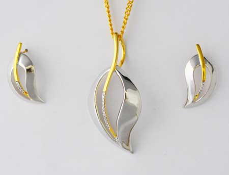 Exotic Pendant Set