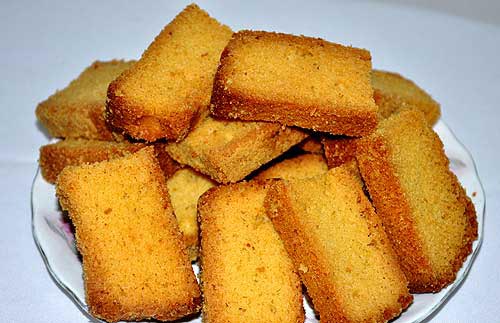 Crunchy Cake Rusks, For Breakfast Use, Packaging Size : 100gm, 150gm, 200gm, 250gm