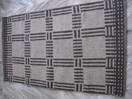 Item Code : P-3899 Woolen Rugs