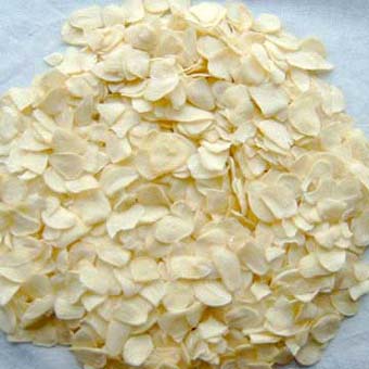 Dehydrated garlic flakes, Quality Available : A Grade