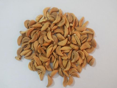 Dehydrated garlic flakes, Shelf Life : 1-2 Years