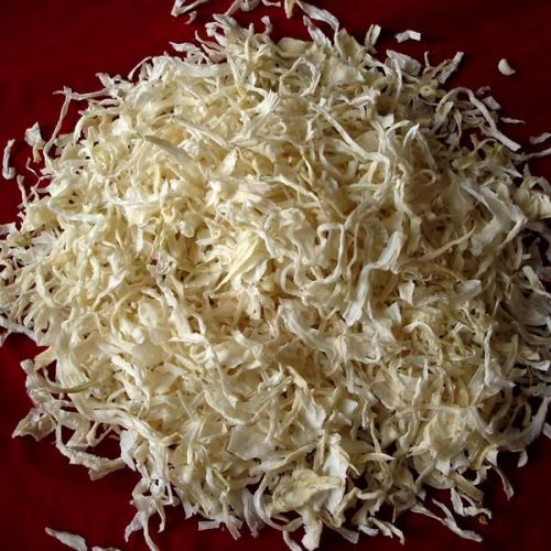 Dehydrated white onion flakes