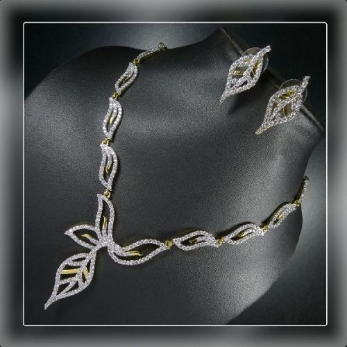 AD Sleek Necklace Set