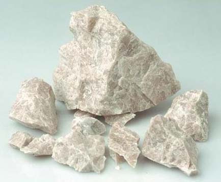 Rectangle Feldspar Lumps, For Cement, Ceramics, Size : 10x10Inch, 12x12Inch, 15x15Inch
