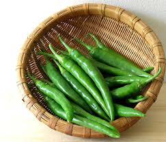 Fresh green chilli, Quality Available : A Grade