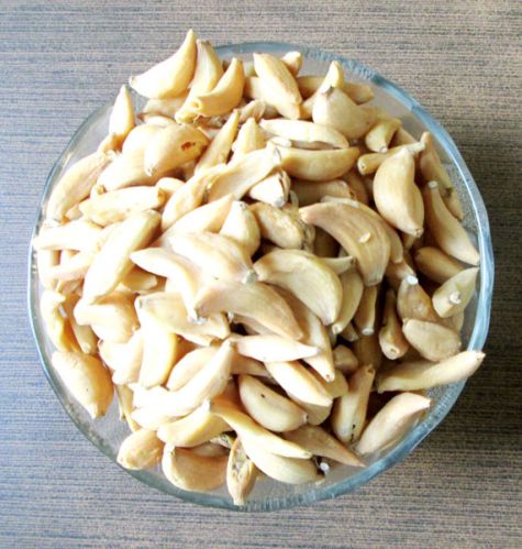 Dehydrated garlic flakes, Shelf Life : 1-2 Years