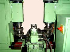 Electric Powder Coated Cast Iron MC-03 Milling Machine For Automotive Industry, Steel Industry, Die Making