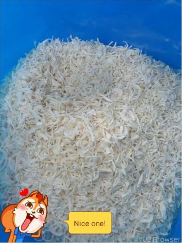 Dehydrated white onion flakes