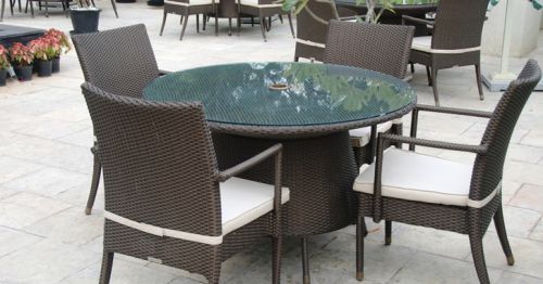 EATON ROUND OUTDOOR DINING SET