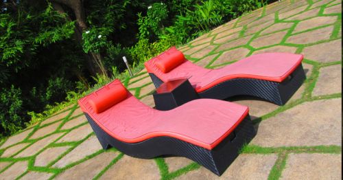 S SHAPE POOL CHAIR