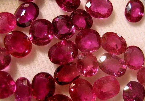 Oval Polished Ruby Gemstones, For Jewellery, Size : 0-10mm, 10-20mm, 20-30mm, 30-40mm, 40-50mm