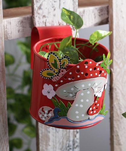 Craftkriti Metal Red Mushroom Planter