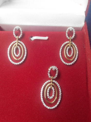 Diamond Pendant Set, Outer Material : Gold