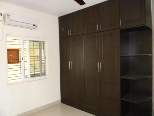 Wooden Polished Modular Wardrobe, For Home Use, Specialities : Attached Mirror, Durable, Dust Resistance