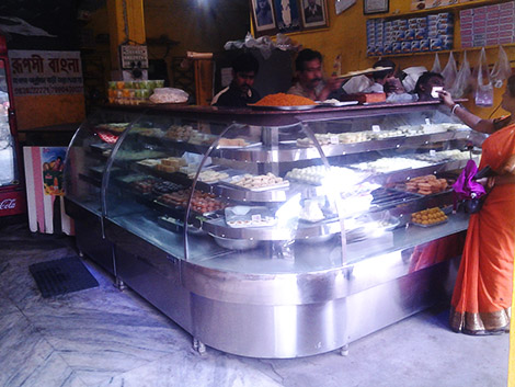 U SHAPED BEND GLASS DISPLAY COUNTER