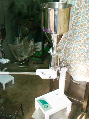 Tube Filling Sealing Machine