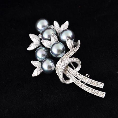 BROOCH - IMITATION & DIAMOND JEWELLERY