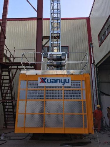 Double Cabins Or Cages 0.5-4 Ton High Rise Building Construction Hoist Lift Elevator For Materials W