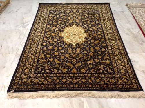 Kashmiri Silk Carpets, Size : 4x5feet