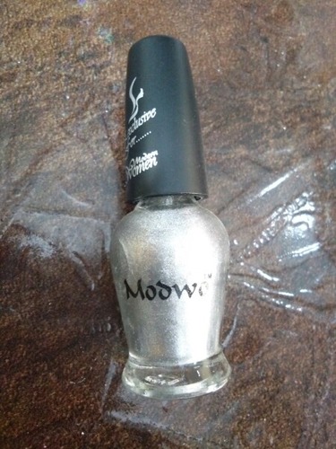 Silver Colored Nail Polish, Form : Liquid