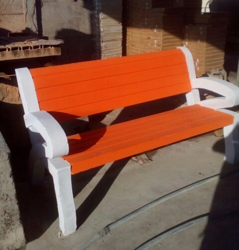 Orange Outdoor Bench, For In Garden, Size : 290 X 200, 300 X 300 Mm Etc.