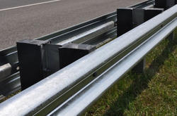 Stainless Steel Galvanized Crash Barriers, For Bridge Safety