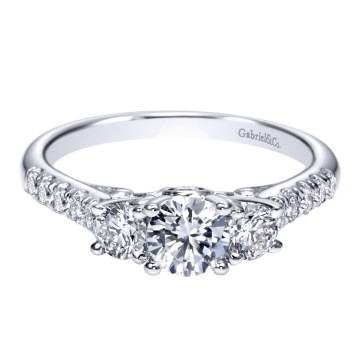 WHITE GOLD DIAMOND 3-STONE ENGAGEMENT RING