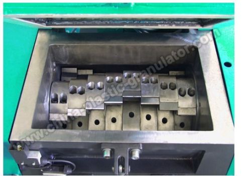 Plastic Granulators Staggered Blades