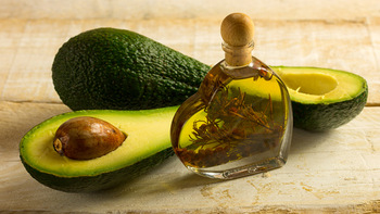 Essential and Fresh Avocado Oils