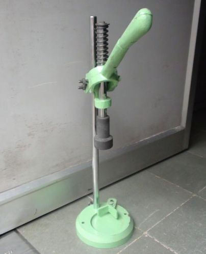 100-500kg Electric Manual Bottle Capping Machine, Voltage : 220V, 380V, 440V