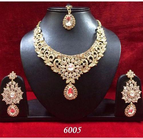 Ladies Fashion Necklace Set