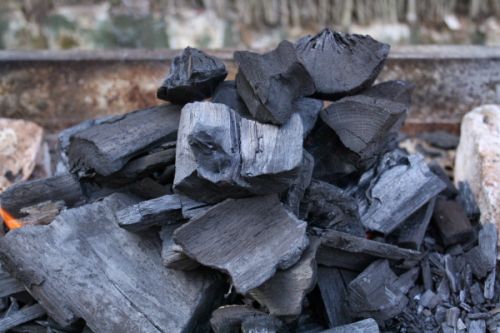 Hardwood charcoal, Packaging Type : Black, Moisture : 9% Maximum
