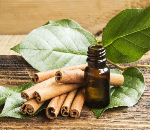 Cinnamon Leaf Oil, Certification : ISO, Purity : 99.9%