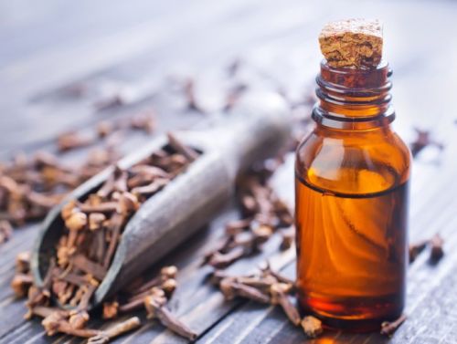 Clove Oil, Purity : 99.9%, Form : liquid
