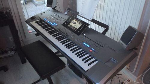 Yamaha Tyros5 76-Key Arranger Workstation