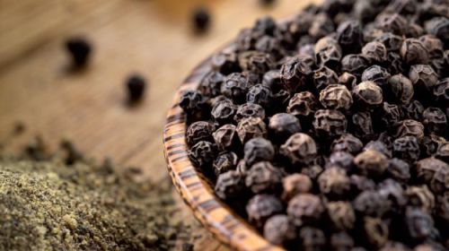 Organic Black Pepper Seeds, For Cooking, Style : Dried