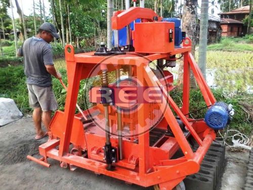 Semi Automatic Egg Laying Block Making Machine (RBM-04)