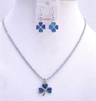 Beaded pendant set