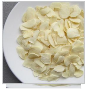 Dehydrated garlic flakes, Quality Available : A Grade