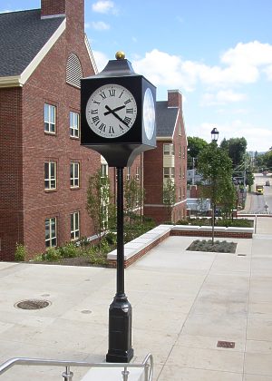 Metal Street Clocks, Color : Black, Display Type : Analog